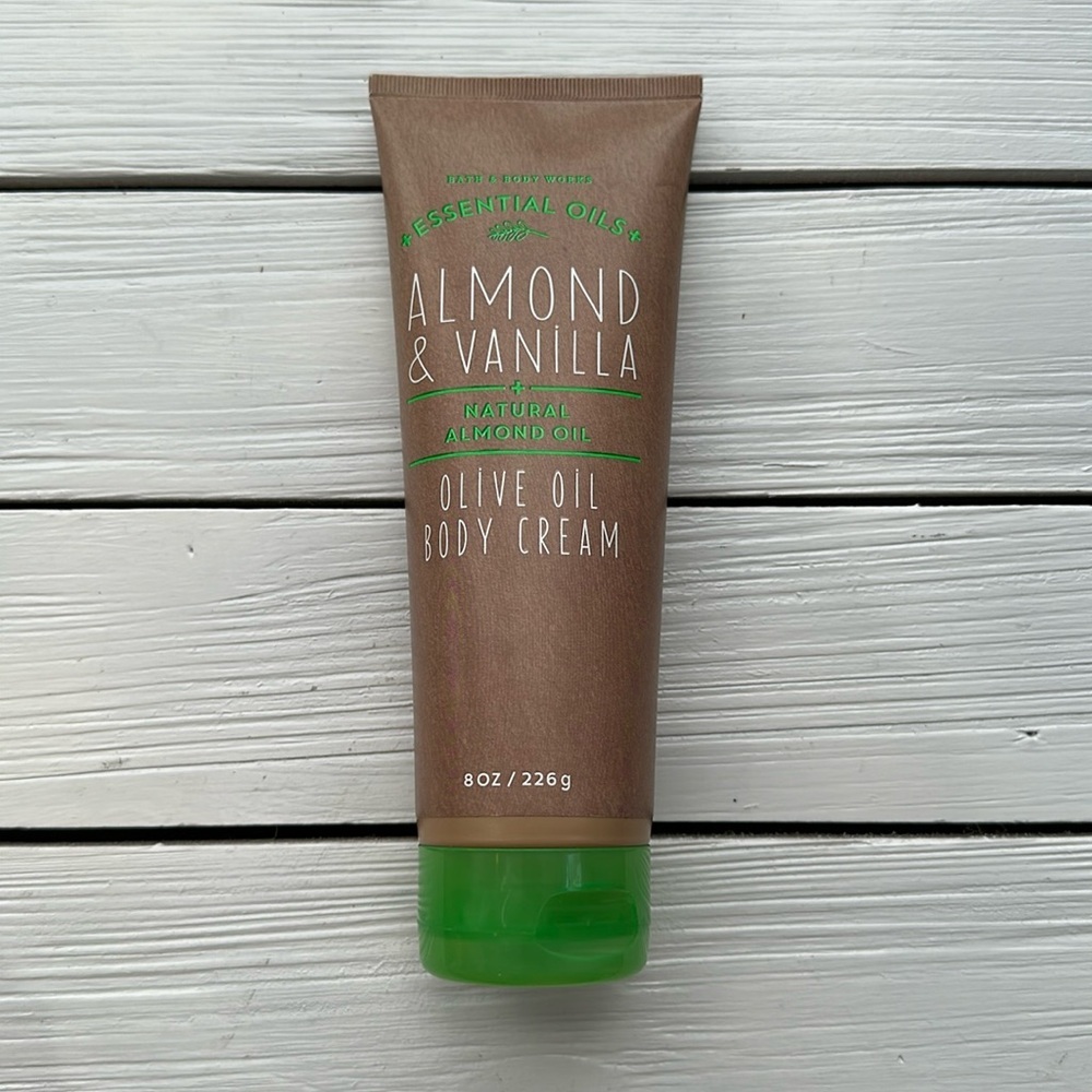 Bath & Body Works Essential Oils Almond & Vanilla Olive Oil Body Cream